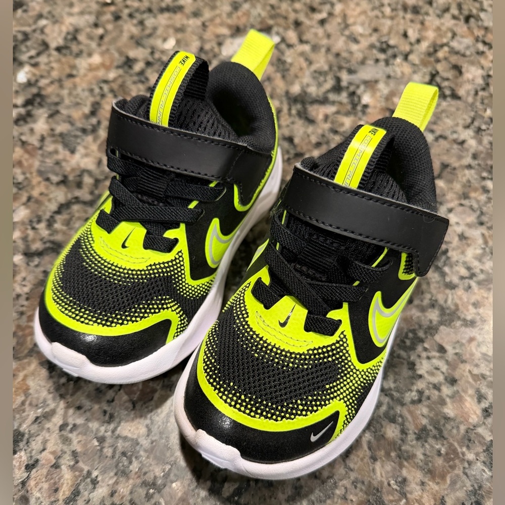 Nike Cosmic Runners- Black and Neon Green